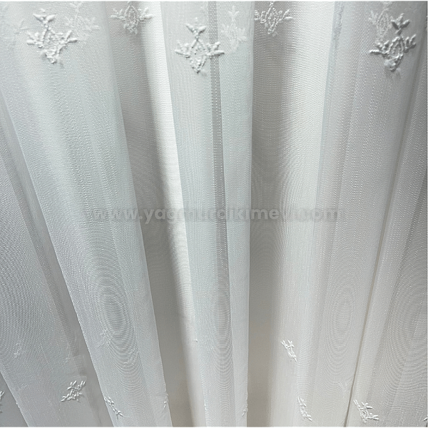  Çiçek desenli güpürlü tül perde – hafif, modern ve zarif tül perde modeli