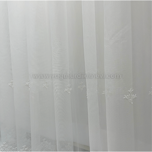  Çiçek desenli güpürlü tül perde – hafif, modern ve zarif tül perde modeli