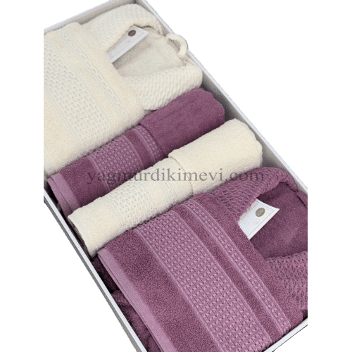  Lüks Aile Bornoz Seti – 2 Bornoz, 2 Büyük Havlu, 2 Baş Havlu, 2 Özel Banyo Sabunu