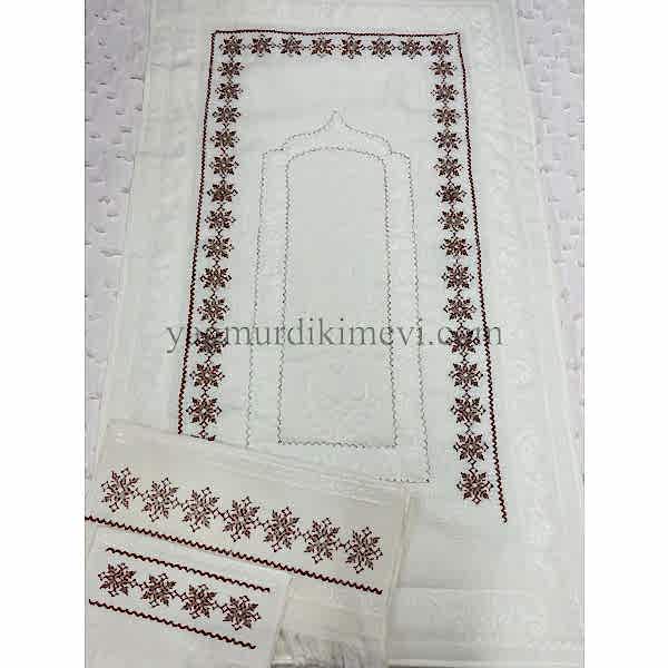  Kanaviçe işlemeli seccade takımı ve havlular