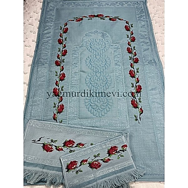  Kanaviçe işlemeli seccade takımı ve havlular