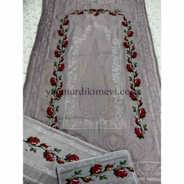  Kanaviçe işlemeli seccade takımı ve havlular