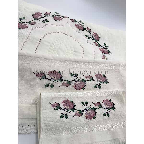  Kanaviçe işlemeli seccade takımı ve havlular