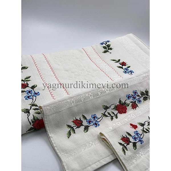  Kanaviçe işlemeli seccade takımı ve havlular