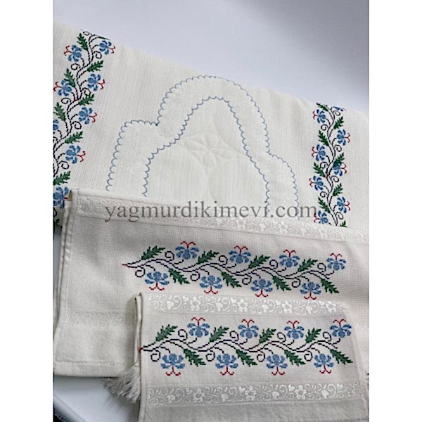  Kanaviçe işlemeli seccade takımı ve havlular