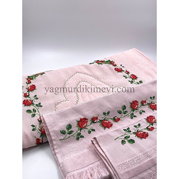  Kanaviçe işlemeli seccade takımı ve havlular