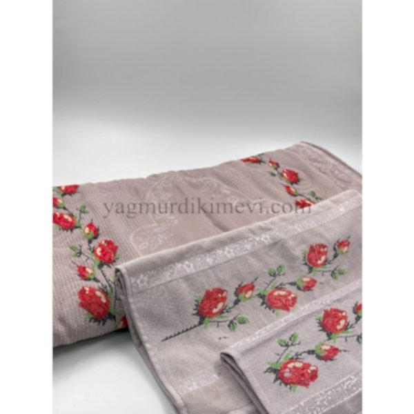  Kanaviçe işlemeli seccade takımı ve havlular