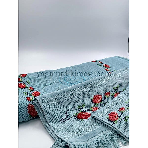  Kanaviçe işlemeli seccade takımı ve havlular