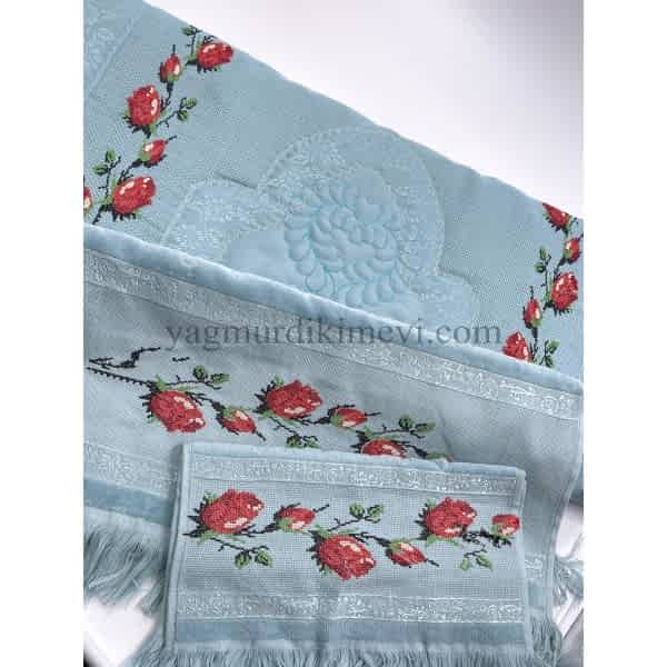  Kanaviçe işlemeli seccade takımı ve havlular