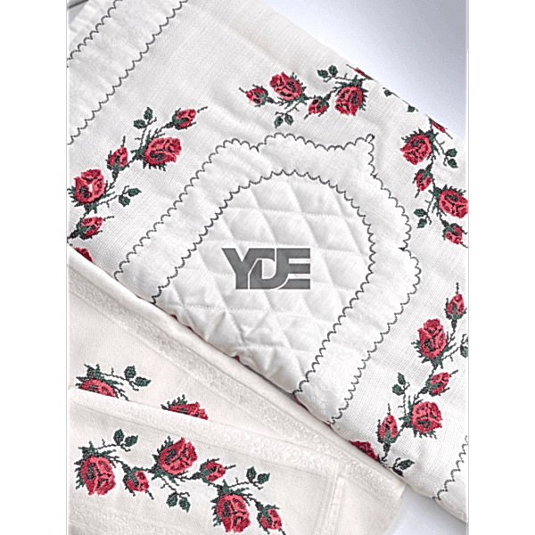  Kanaviçe işlemeli seccade takımı ve havlular