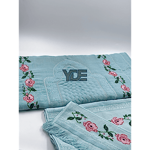  Kanaviçe işlemeli seccade takımı ve havlular