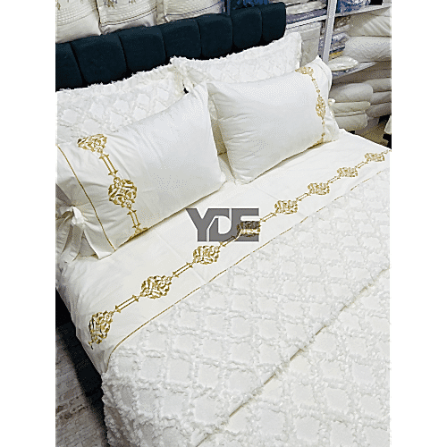 7 Parça Çeyizlik Nakışlı Nevresim Takımı ve Püsküllü Pike Örtüsü Seti