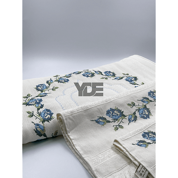  Kanaviçe işlemeli seccade takımı ve havlular