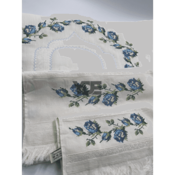  Kanaviçe işlemeli seccade takımı ve havlular