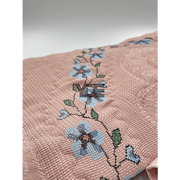  Kanaviçe işlemeli seccade takımı ve havlular