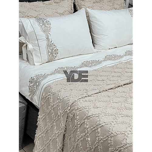 7 Parça Çeyizlik Nakışlı Nevresim Takımı ve Püsküllü Pike Örtüsü Seti